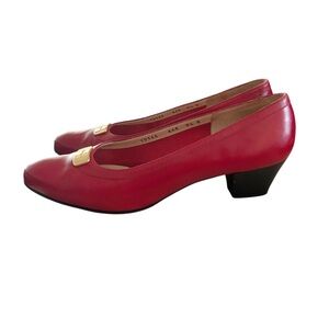 Vintage Salvatore Ferragamo Leather Gold Logo Detail Red Pumps Shoes Size 9.5 B